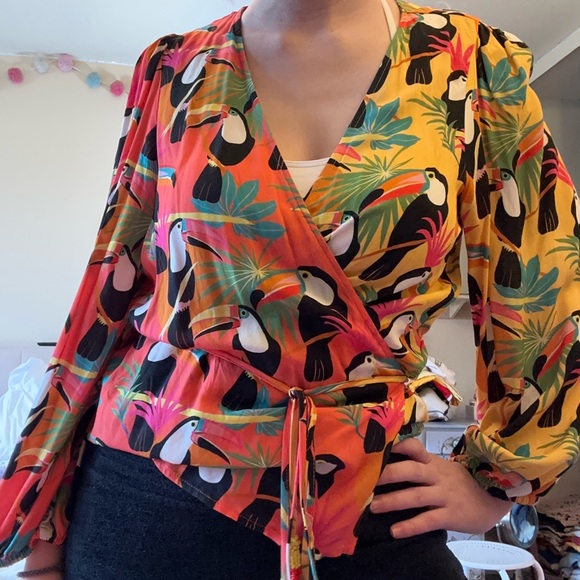 Discontinued FARM for Anthropologie Farm Rio Rainforest Wrap Blouse Toucans - Picture 2 of 12
